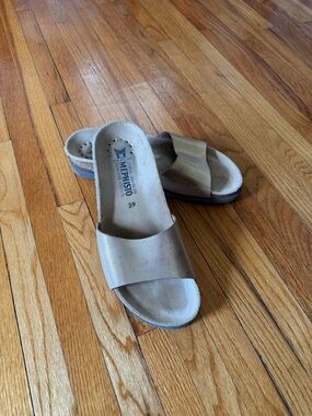 Mephisto Women's Metallic Gold Sandals
